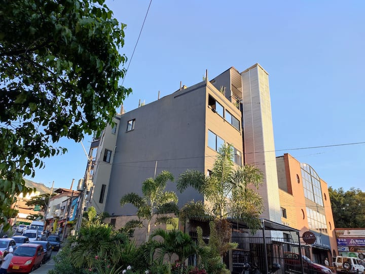 Apartaestudio calle 10 poblado  Lleras loft aire a - Medellín