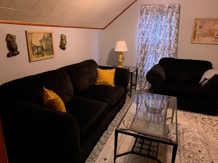 The Main Stay is a private upstairs apartment - Iron Mountain