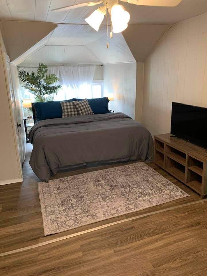 Cozy Apartment Close to Downtown Jefferson City - Taos, MO