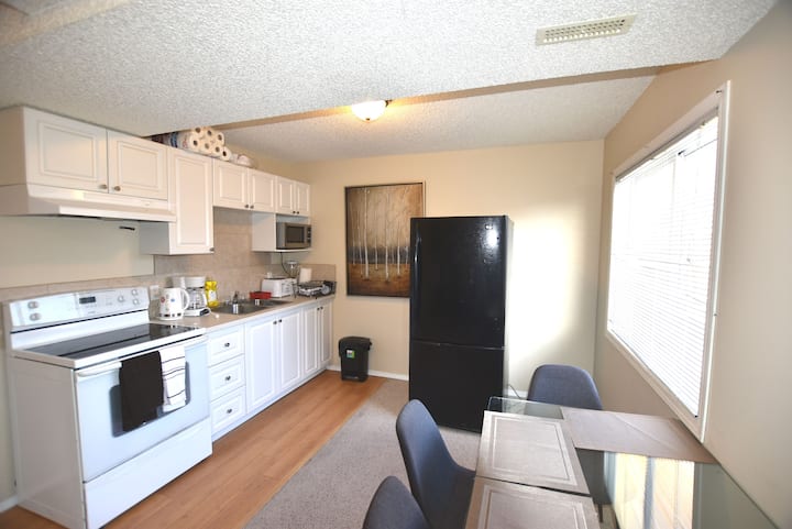 Luxury 2 Br Suite In Nw Calgary, Private Entrance - Calgary