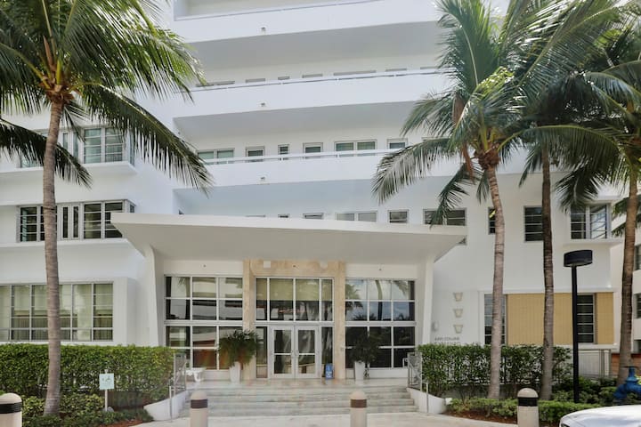 Fontainebleau Junior Condo Suite 19 - Miami Beach