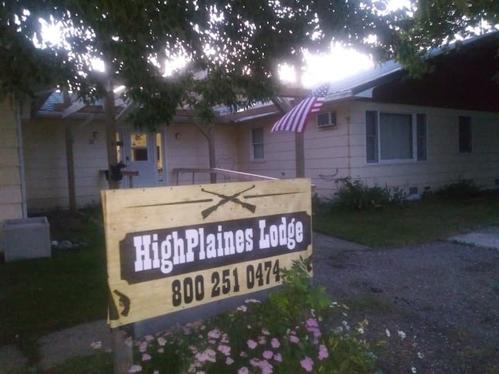 Suite S: Hunt/Fish/Work Stay @ HighPlaines Lodge - South Dakota