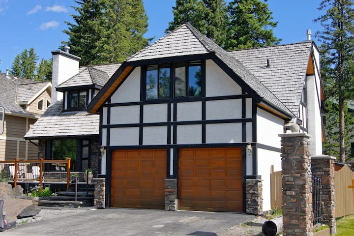 Honey Bear House - Banff