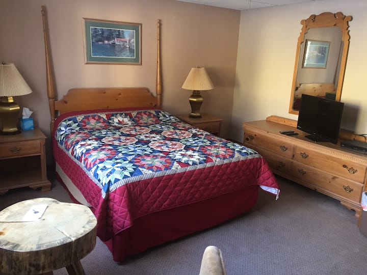Queen/twin Room In Quaint Inn/former Loring Af - Maine (State)