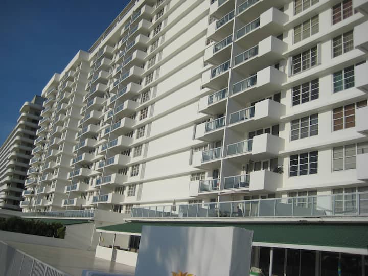 Pavilion Condo - Miami Beach