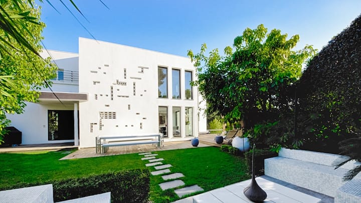 Villa Le 15 - Luxurious Architect Designed House in Cannes - Mougins