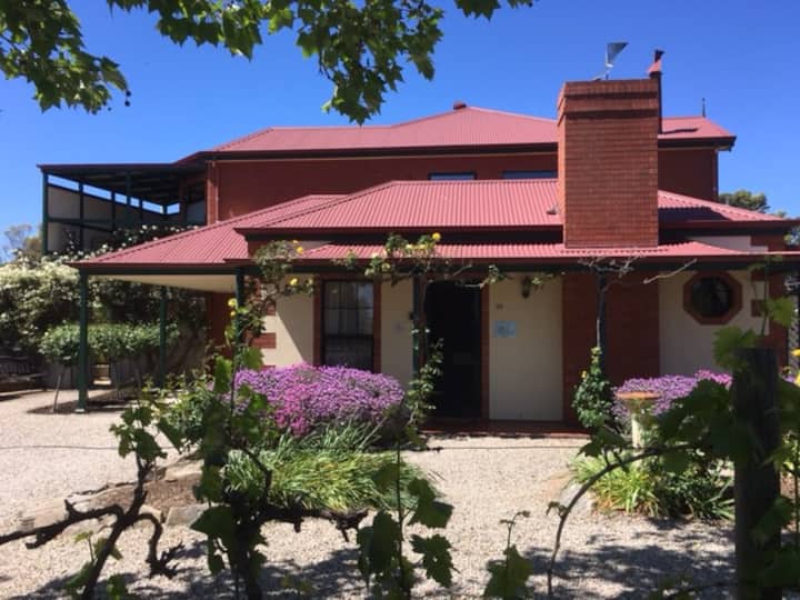 The Cottage - Wine And Roses Bed And Breakfast - Adelaide