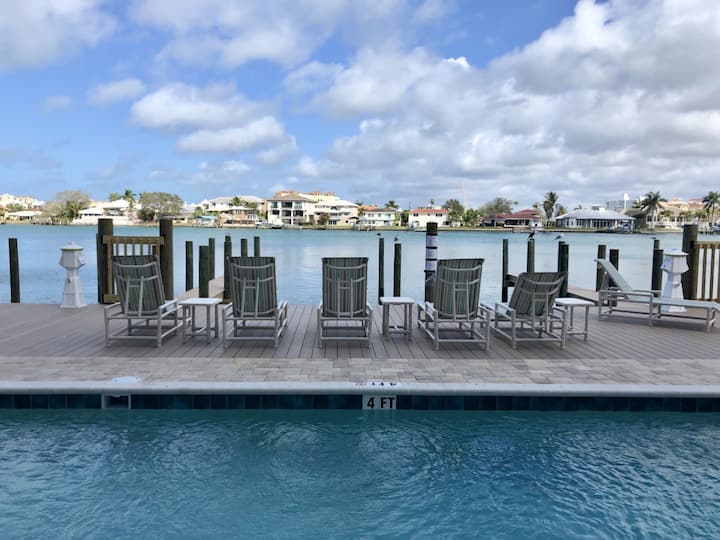 Stunning 3 Bedroom Waterfront Condo W/ Pool - Clearwater, FL