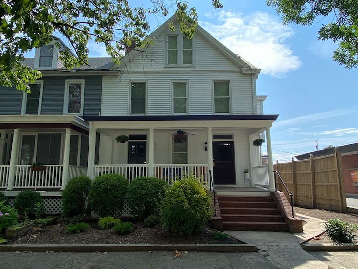 Historic Victorian just a block from the water! - Havre de Grace