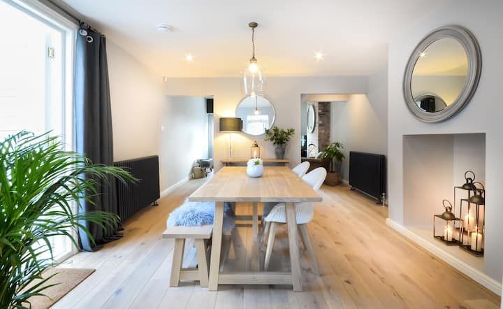 New luxury townhouse within the City walls - Chester, UK