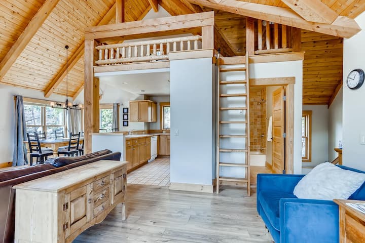 Perfectly located Ski Cabin, 3 bed + loft/3 bath - Keystone, CO