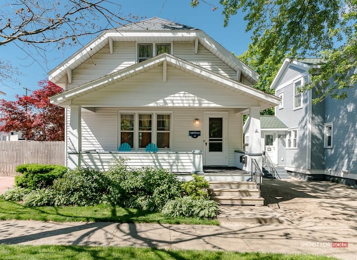 Charming Downtown Grand Haven Home, Suite 2 - Grand Haven