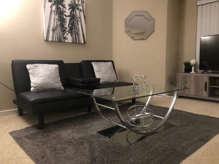 Spectacular West Hollywood apartment WIFI/Parking - Hollywood, CA