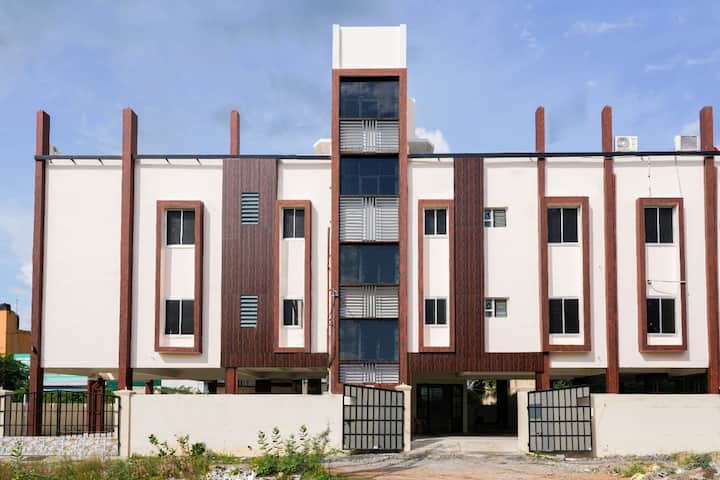 2BHK WITH CAR PARKING, A/C,SMART TV,FREE WIFI - Vellore