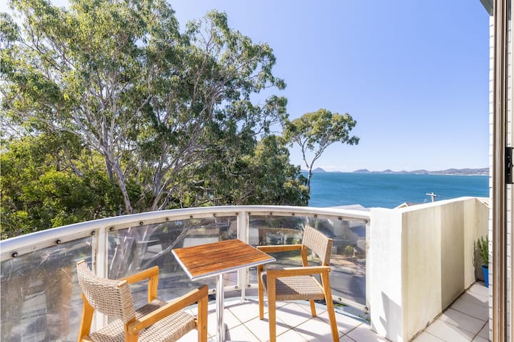 Fantastic 2 Bed Unit, Spectacular Sea Views & Pool - Soldiers Point