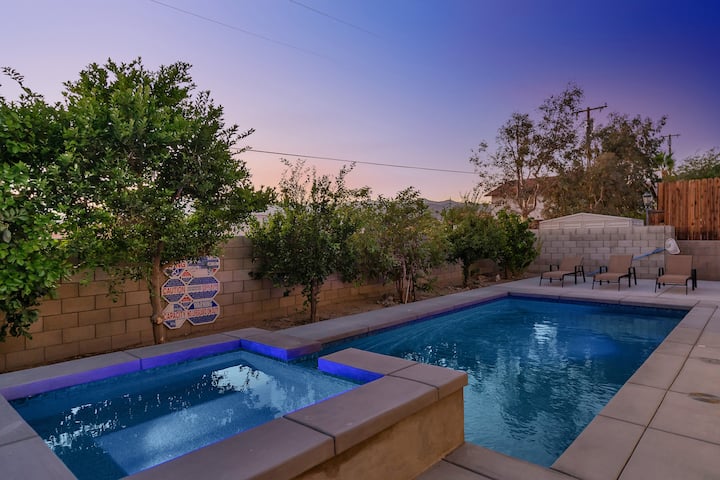 Spacious 4 bedroom desert oasis with pool & spa! - Desert Hot Springs