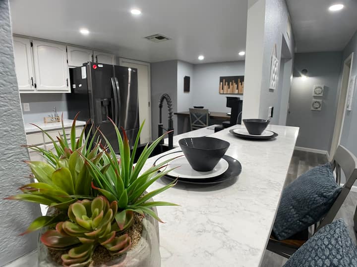 Luxury Desert Pearl Condo w/ Smart Home & Wi-Fi - Ridgecrest