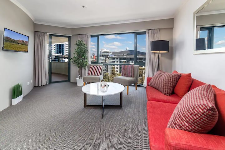 2br 2bath Executive Apartment, In City Centre - Canberra