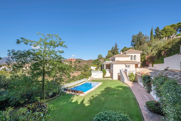Large Villa with spectacular views - Marbella