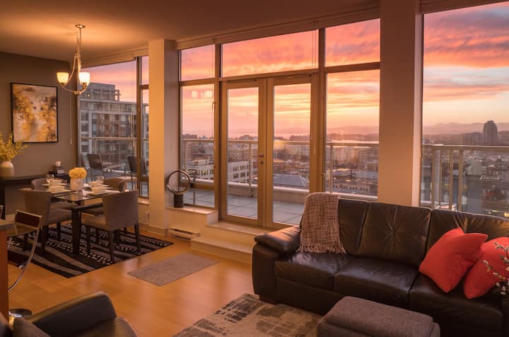 Downtown Sub-penthouse 2bed/2bath With Ocean View! - Victoria