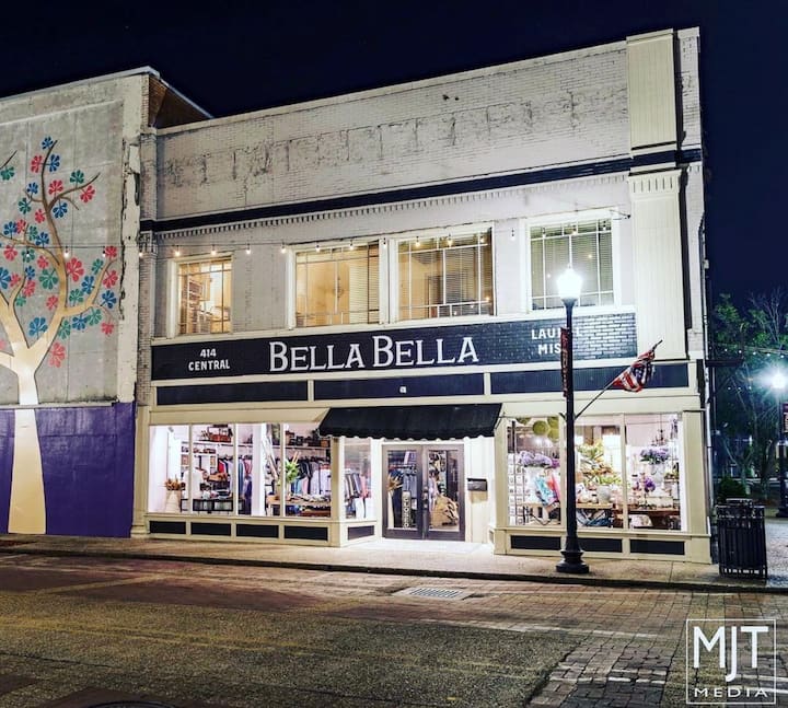 Heart of Downtown 2 BR, Bertie Jack's @Bella Bella - Laurel