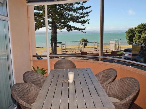 Napier Holiday Apartments and Self Catering cozycozy