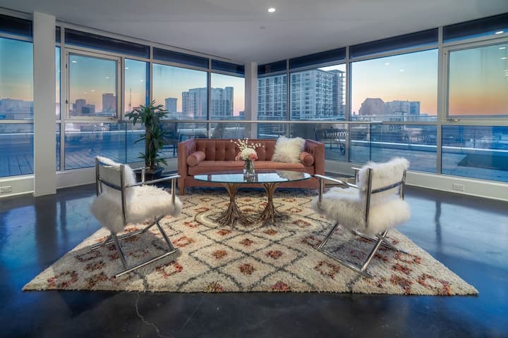 Stunning 2 Story Penthouse In The Heart Of Uptown - Dallas, TX