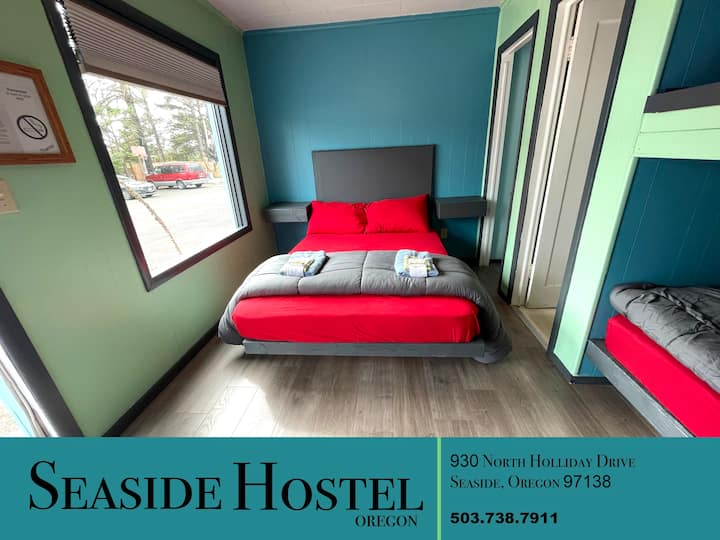 Private room (Sleeps 4) at Seaside Hostel - Seaside, OR
