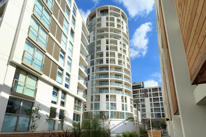 Lovely 1-bedroom serviced flat in Canary Wharf - London