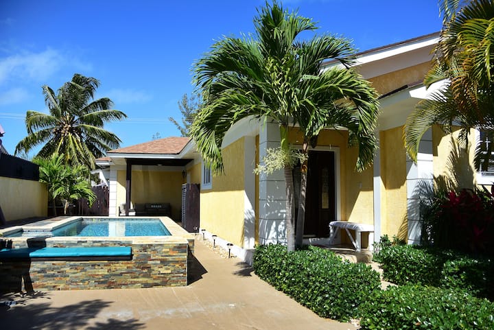 Cozy 1-bedroom Apartment With Pool Near Beach - Nassau