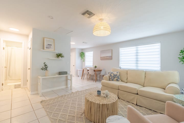 New! Charming 2 Bd In Naples By 5th Avenue! - Naples, FL