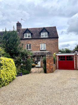 Royal Leamington Spa Cottages at the Best Price COZYCOZY