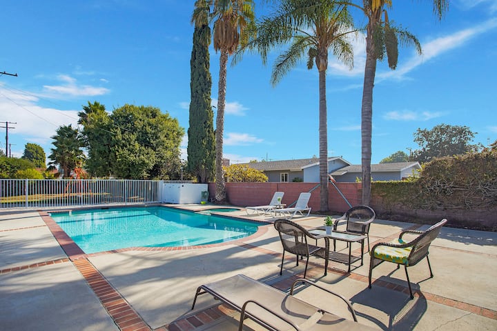 Perfect Staycation W/ Huge Pool & 5 Beds, 3 Bath - Anaheim