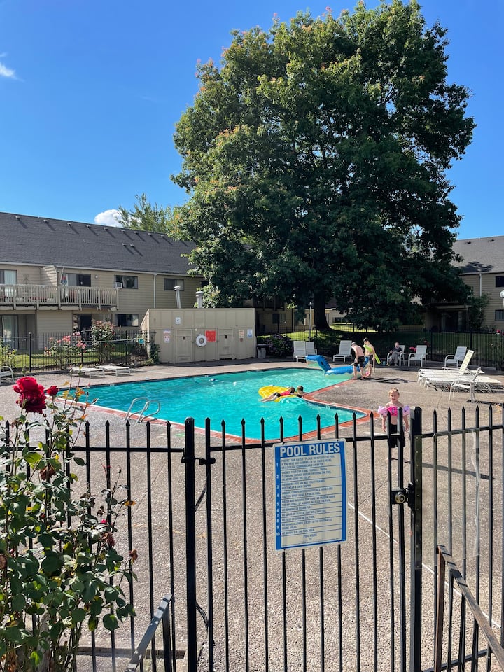 Lovely 1 Bedroom In Townhome W/ Pool/river Access! - Eugene, OR
