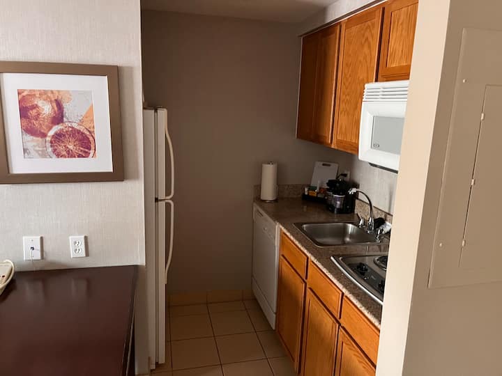 one bedroom with kitchenette and private bathroom. - Winter Park, FL
