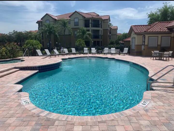 A lovely Master Bedroom rental unit with pool - Tampa, FL