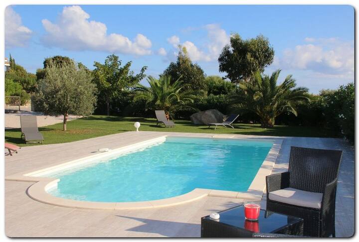 Home with pool-Private room! - Corse