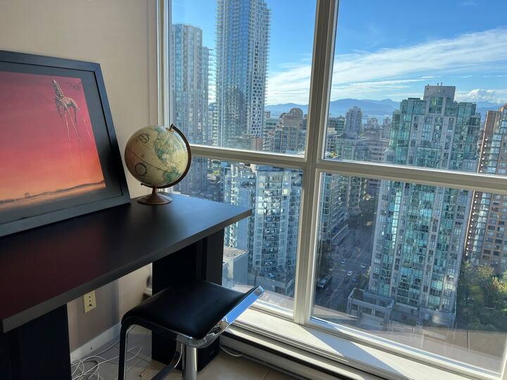 Water And City View 1 Bed In Yaletown - Vancouver