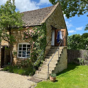 MoretoninMarsh All Lodging and cozycozy