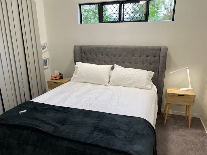 Cairns, Parramatta Park: Queen Bed With En-suite. - Cairns