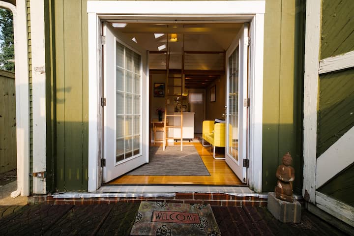 Ingraham Alley Inn - A Quiet & Cozy Micro House - Washington, D.C.