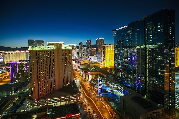 Jackpot View! Penthouse Fl.  W/ Balcony Strip View - Las Vegas, NV