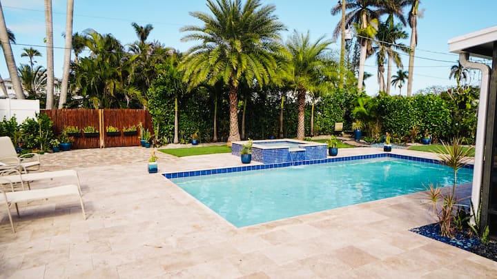 By The Beach And 5th - Studio Guest Home & Pool - Naples, FL