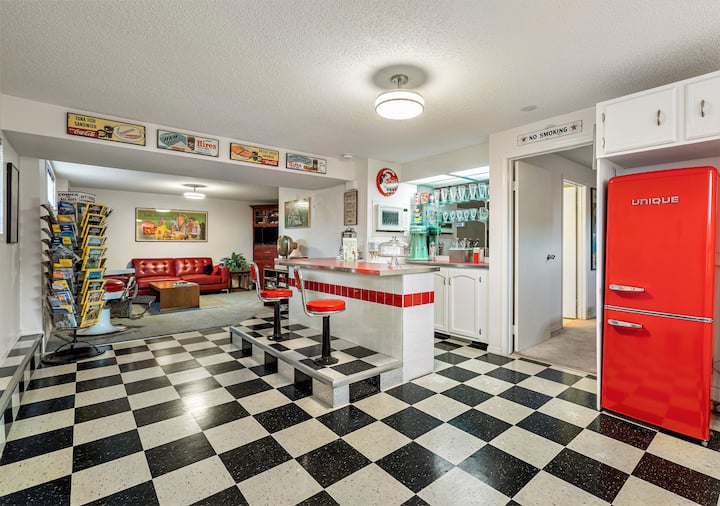 1950's Soda Shop Suite - Calgary