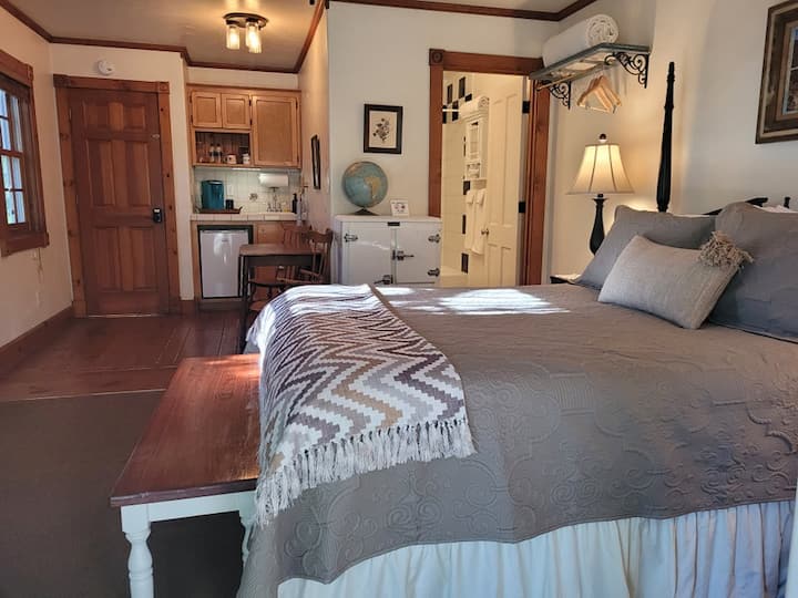 Room #1 In The Carriage House - California