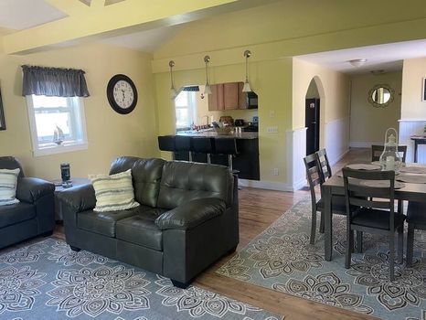 Kingston Vacation Rentals and Airbnb cozycozy