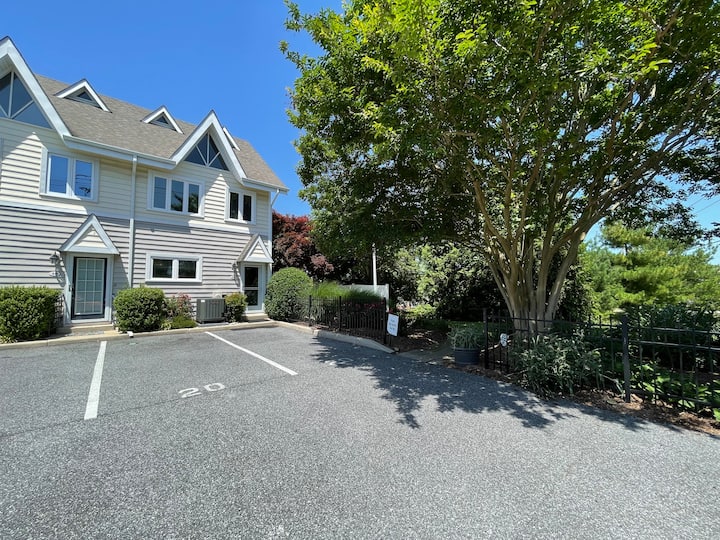 Airy Rehoboth Townhouse - See July & August Weeks! - Rehoboth Beach