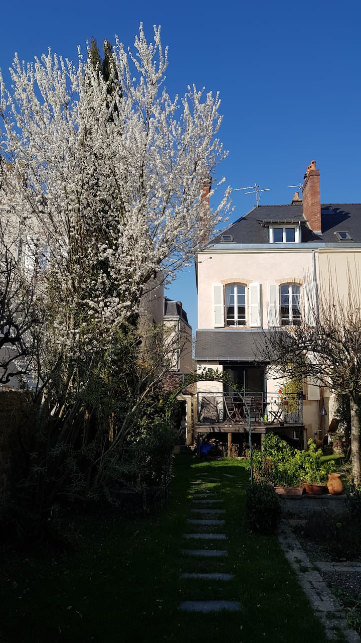 Jolie maison avec jardin, hypercentre proche gare - Laval