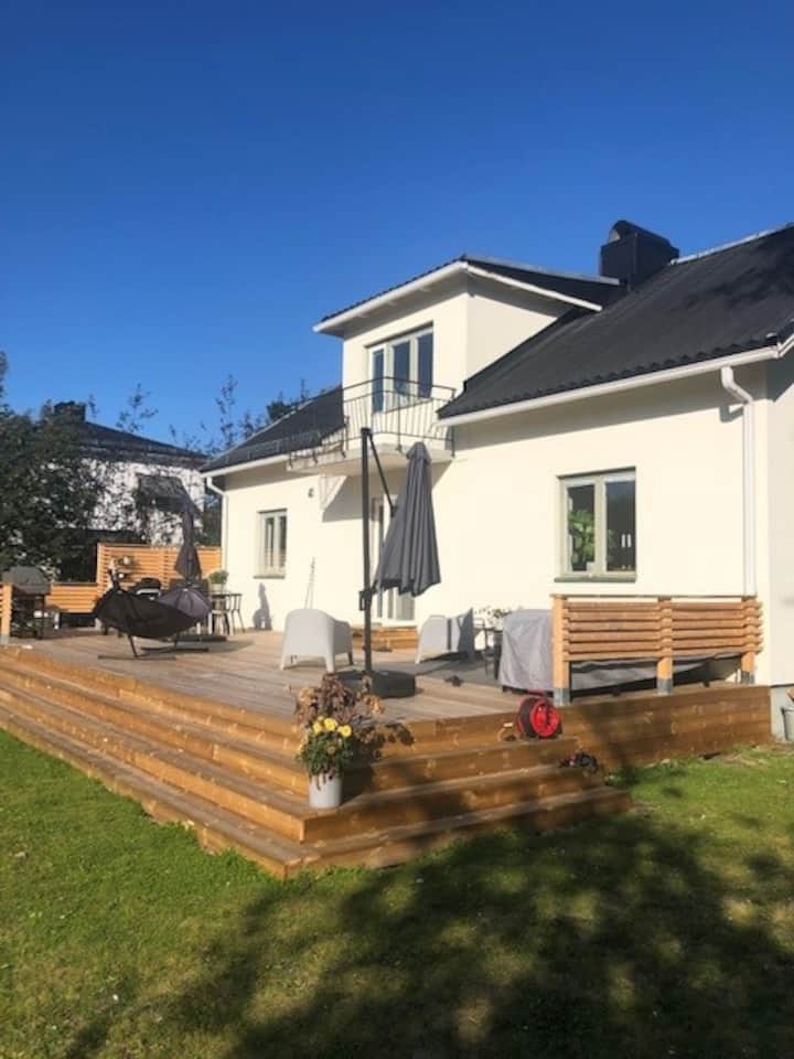 Nyrenoverad villa med öppna sällskapsytor - Luleå