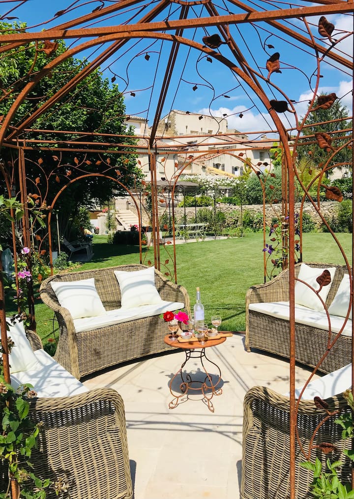 Flat and Garden in Lourmarin - Provence. - Cadenet